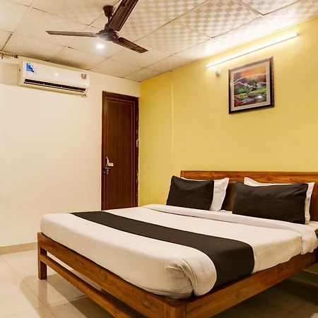 Collection O Hotel Moon Light Lucknow Exteriör bild