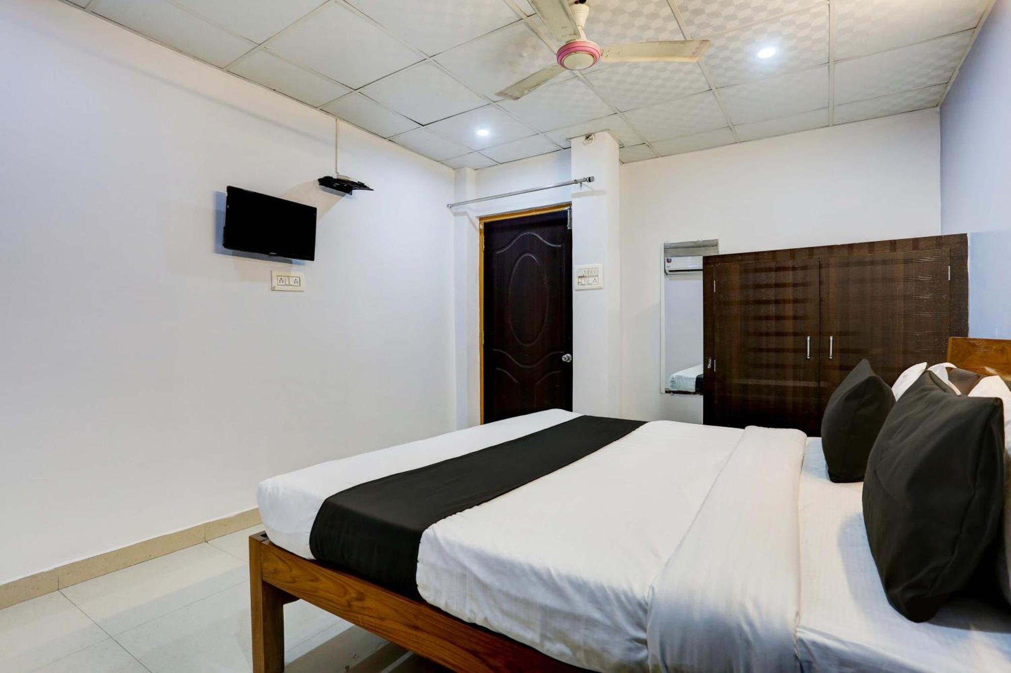 Collection O Hotel Moon Light Lucknow Exteriör bild