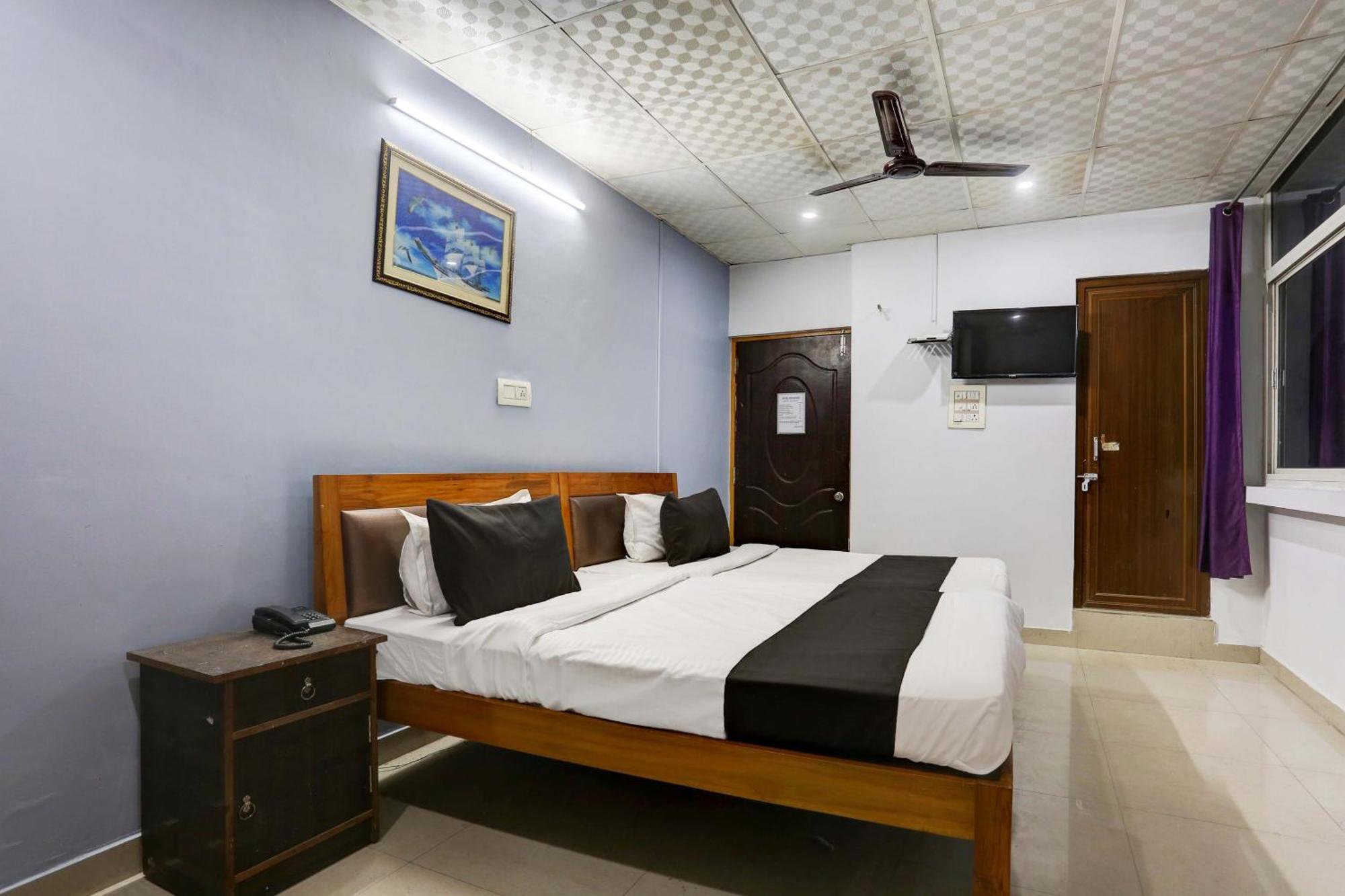 Collection O Hotel Moon Light Lucknow Exteriör bild