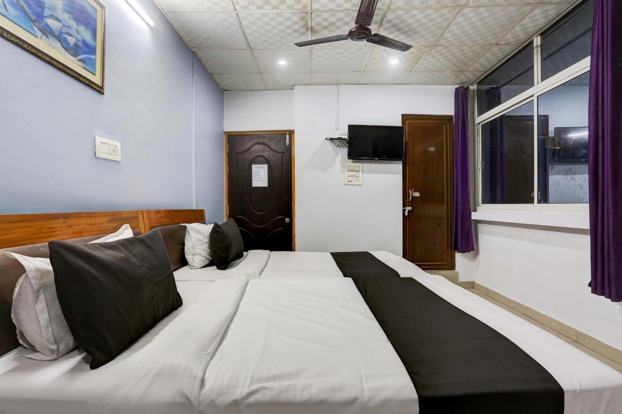 Collection O Hotel Moon Light Lucknow Exteriör bild